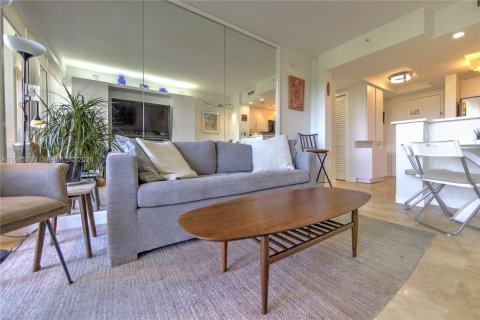 Condo in Miami, Florida, 1 bedroom  № 2046990 - photo 3