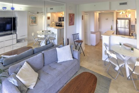 Condo in Miami, Florida, 1 bedroom  № 2046990 - photo 2