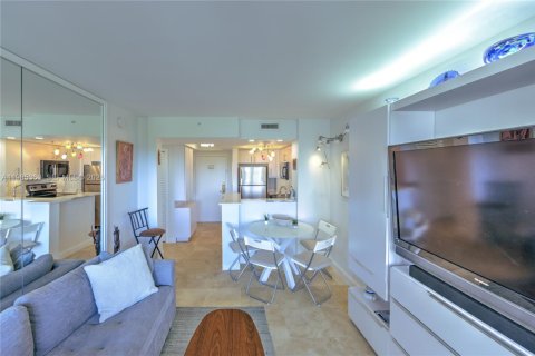 Condo in Miami, Florida, 1 bedroom  № 2046990 - photo 4