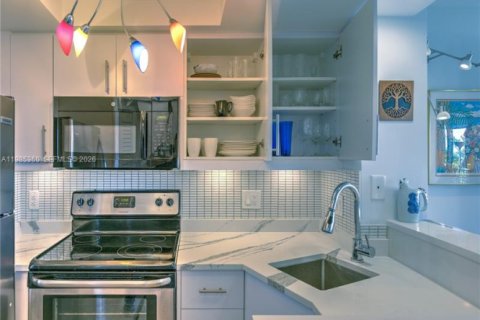 Condo in Miami, Florida, 1 bedroom  № 2046990 - photo 15