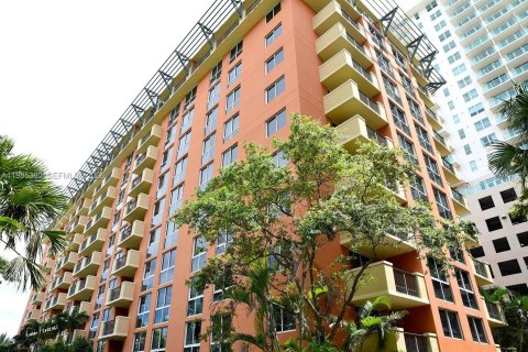 Condo in Miami, Florida, 1 bedroom  № 2046990 - photo 24