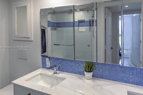 Condo in Miami, Florida, 1 bedroom  № 2046990 - photo 18