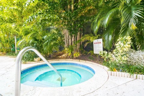 Condo in Miami, Florida, 1 bedroom  № 2046990 - photo 27