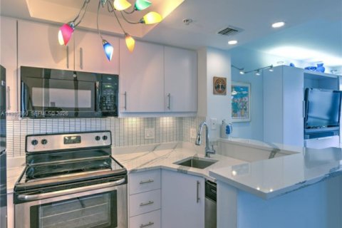 Condo in Miami, Florida, 1 bedroom  № 2046990 - photo 16