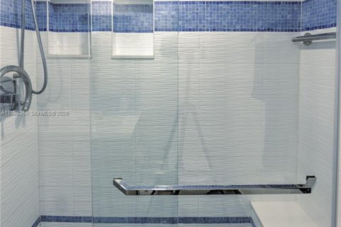 Condo in Miami, Florida, 1 bedroom  № 2046990 - photo 21