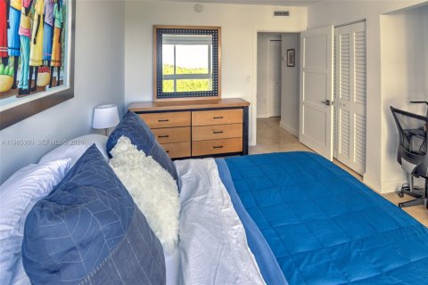 Condo in Miami, Florida, 1 bedroom  № 2046990 - photo 11