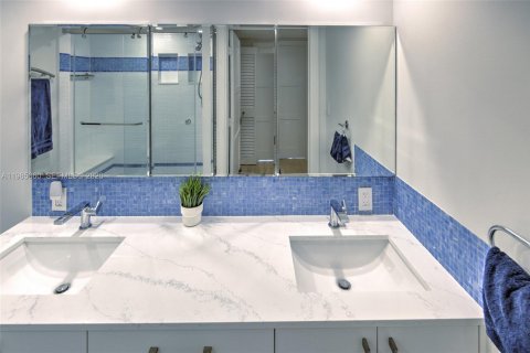 Condo in Miami, Florida, 1 bedroom  № 2046990 - photo 20