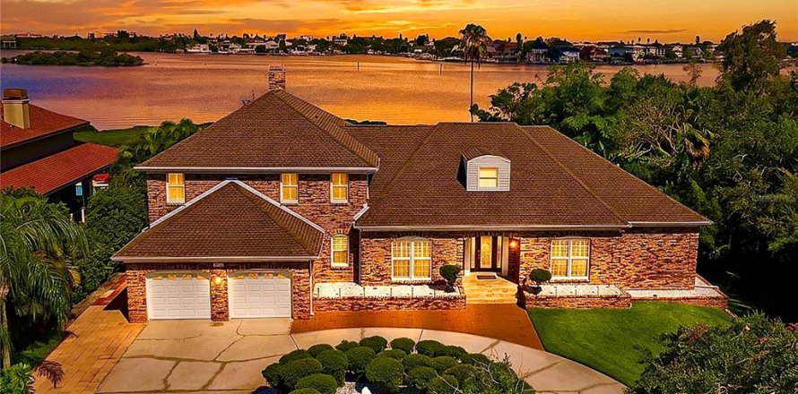 Villa ou maison à Largo, Floride 4 chambres, 393.35 m2 № 2258510