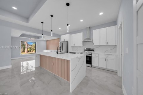 Casa en venta en Lehigh Acres, Florida, 3 dormitorios, 151.34 m2 № 2056222 - foto 12