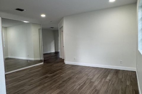House in Coconut Creek, Florida 3 bedrooms, 140.75 sq.m. № 2083586 - photo 5