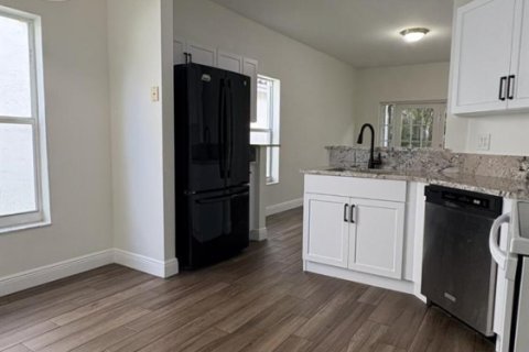 House in Coconut Creek, Florida 3 bedrooms, 140.75 sq.m. № 2083586 - photo 10