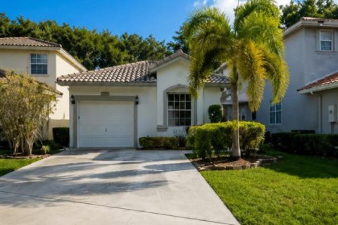 House in Coconut Creek, Florida 3 bedrooms, 140.75 sq.m. № 2083586 - photo 3