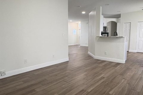 House in Coconut Creek, Florida 3 bedrooms, 140.75 sq.m. № 2083586 - photo 13