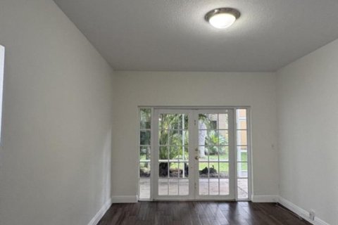 House in Coconut Creek, Florida 3 bedrooms, 140.75 sq.m. № 2083586 - photo 14