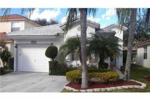 House in Coconut Creek, Florida 3 bedrooms, 140.75 sq.m. № 2083586