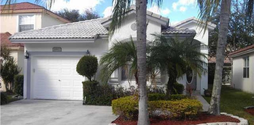 House in Coconut Creek, Florida 3 bedrooms, 140.75 sq.m. № 2083586