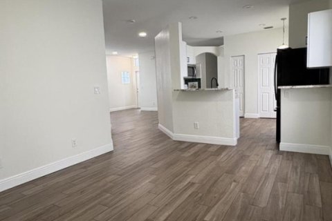 House in Coconut Creek, Florida 3 bedrooms, 140.75 sq.m. № 2083586 - photo 12