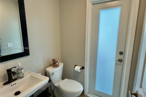 Casa en venta en Pembroke Pines, Florida, 3 dormitorios, 192.87 m2 № 2047725 - foto 13