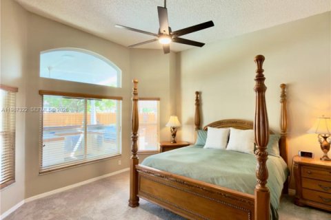 Casa en venta en Pembroke Pines, Florida, 3 dormitorios, 192.87 m2 № 2047725 - foto 15