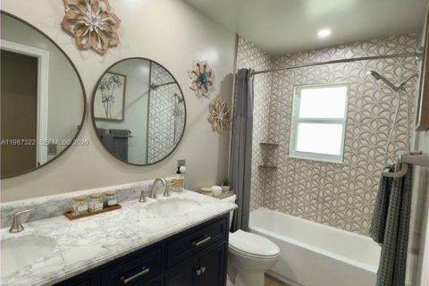 Casa en venta en Pembroke Pines, Florida, 3 dormitorios, 192.87 m2 № 2047725 - foto 23