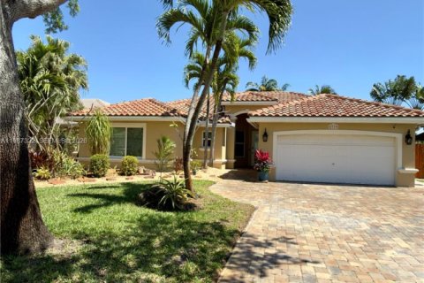 Casa en Pembroke Pines, Florida 3 dormitorios, 192.87 m2 № 2047725