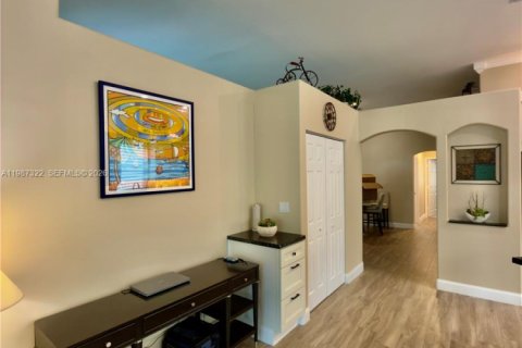 Casa en venta en Pembroke Pines, Florida, 3 dormitorios, 192.87 m2 № 2047725 - foto 14