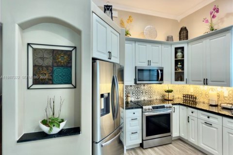 Casa en venta en Pembroke Pines, Florida, 3 dormitorios, 192.87 m2 № 2047725 - foto 11