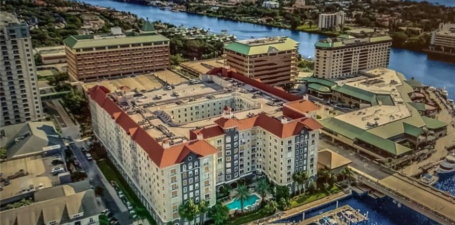 Condo à Tampa, Floride, 3 chambres  № 2216796