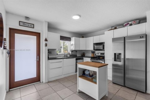 Condo in Coral Springs, Florida, 2 bedrooms  № 1861012 - photo 7
