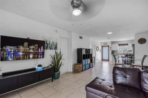 Condo in Coral Springs, Florida, 2 bedrooms  № 1861012 - photo 11