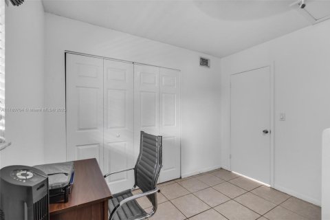 Condo in Coral Springs, Florida, 2 bedrooms  № 1861012 - photo 13