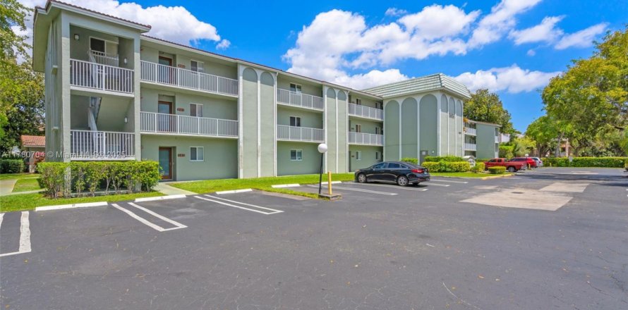 Condo in Coral Springs, Florida, 2 bedrooms № 1861012
