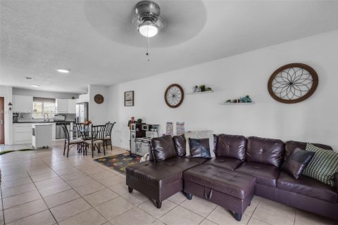 Condo in Coral Springs, Florida, 2 bedrooms  № 1861012 - photo 10
