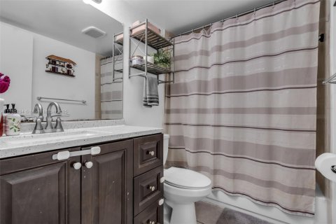 Condo in Coral Springs, Florida, 2 bedrooms  № 1861012 - photo 14