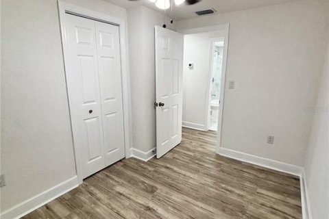 House in Largo, Florida 3 bedrooms, 79.9 sq.m. № 1915861 - photo 25