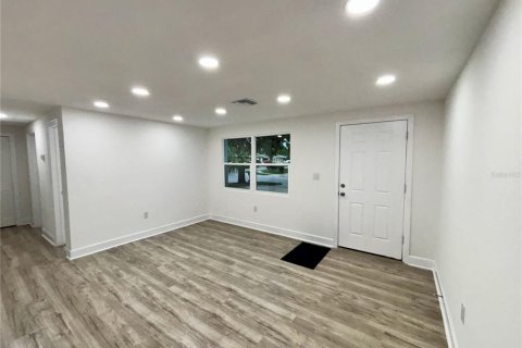House in Largo, Florida 3 bedrooms, 79.9 sq.m. № 1915861 - photo 10