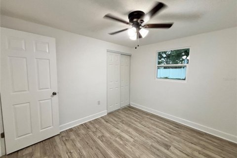 House in Largo, Florida 3 bedrooms, 79.9 sq.m. № 1915861 - photo 29