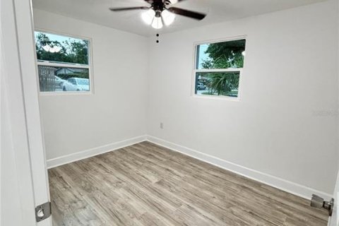 House in Largo, Florida 3 bedrooms, 79.9 sq.m. № 1915861 - photo 26