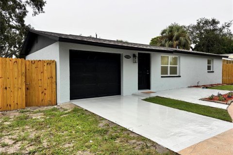 House in Largo, Florida 3 bedrooms, 79.9 sq.m. № 1915861 - photo 4