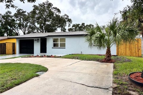 House in Largo, Florida 3 bedrooms, 79.9 sq.m. № 1915861 - photo 5