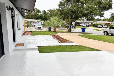 House in Largo, Florida 3 bedrooms, 79.9 sq.m. № 1915861 - photo 8