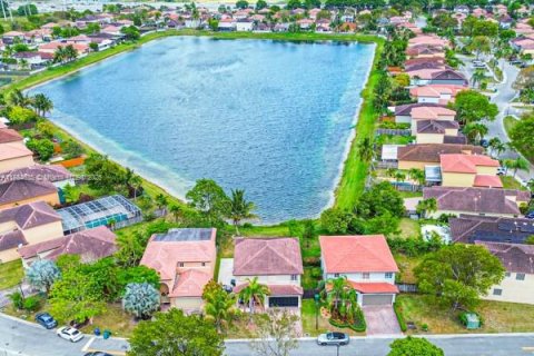 Купить виллу или дом в Майами, Флорида 4 спальни, 233.65м2, № 1932949 - фото 1