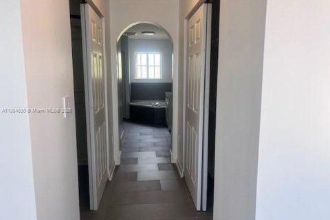 Купить виллу или дом в Майами, Флорида 4 спальни, 233.65м2, № 1932949 - фото 15