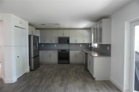 Купить виллу или дом в Майами, Флорида 4 спальни, 233.65м2, № 1932949 - фото 9