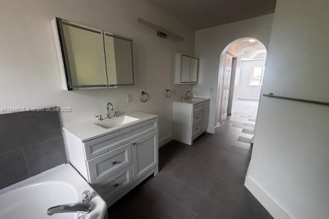 Купить виллу или дом в Майами, Флорида 4 спальни, 233.65м2, № 1932949 - фото 19