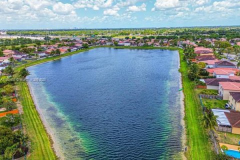 Купить виллу или дом в Майами, Флорида 4 спальни, 233.65м2, № 1932949 - фото 4