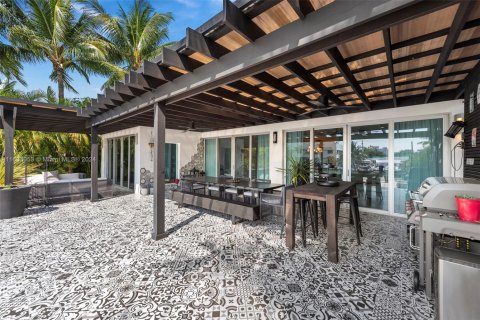 Casa en venta en Miami Beach, Florida, 4 dormitorios, 280.19 m2 № 1714883 - foto 14