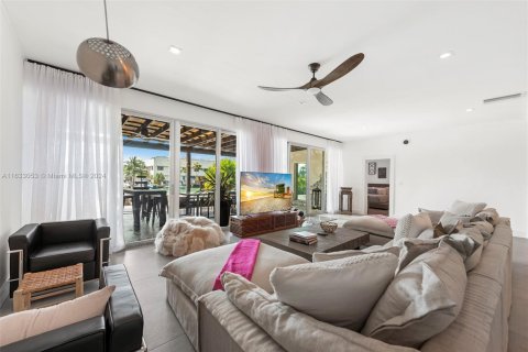 Casa en venta en Miami Beach, Florida, 4 dormitorios, 280.19 m2 № 1714883 - foto 5