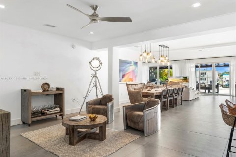 Casa en venta en Miami Beach, Florida, 4 dormitorios, 280.19 m2 № 1714883 - foto 18