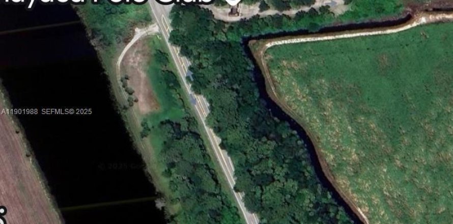 Propiedad comercial en Okeechobee, Florida № 2147034